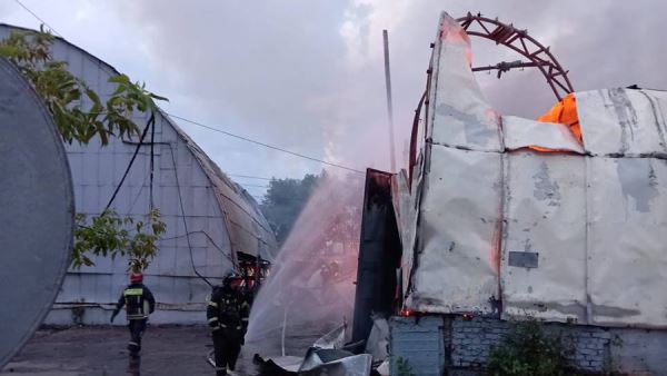 Пожар в ангаре в центре Москвы потушен